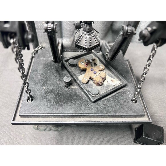 Shrek McFarlane Toys Talking Lord Farquaad Playset Duloc Dungeon Gingy Works - Picture 4 of 16